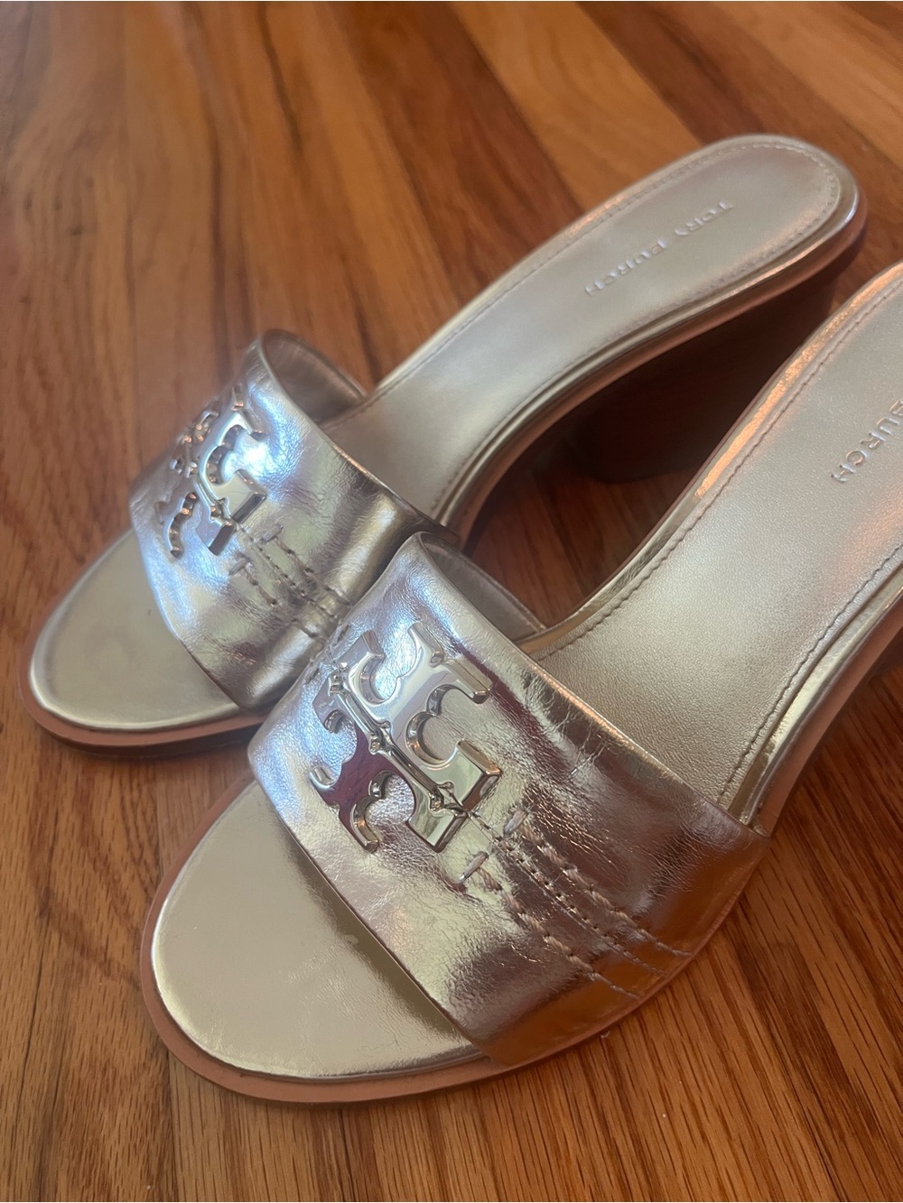 Tory Burch Everly Block Heel Spark Gold Size 7.5 - Picture 5 of 9